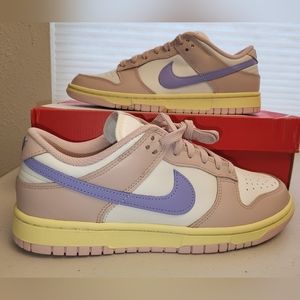Women's 10 Nike Dunk Low Pink Oxford/Light Thistle